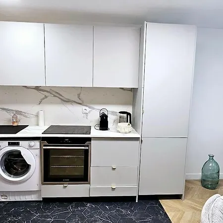 Apartment L'elegant 3p, 2ch, 2sdb, Clim, Wifi Gratuit, Parking Prive